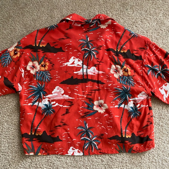 Hawaiian boxed crop button up - Picture 3 of 3